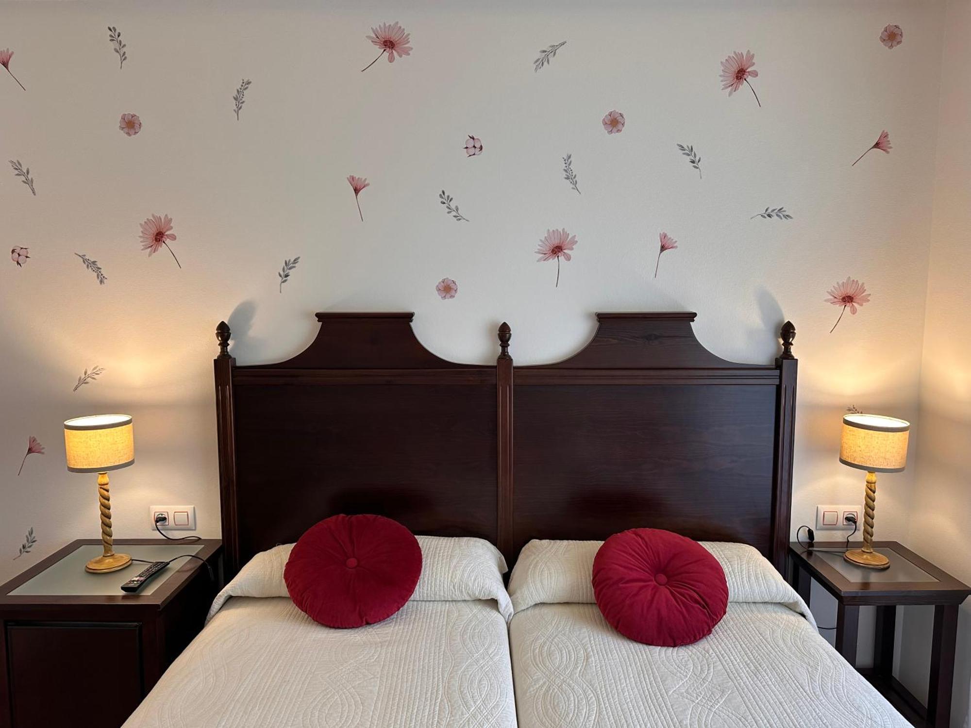 Hotel Y Apartamentos La Lonja Onís Εξωτερικό φωτογραφία