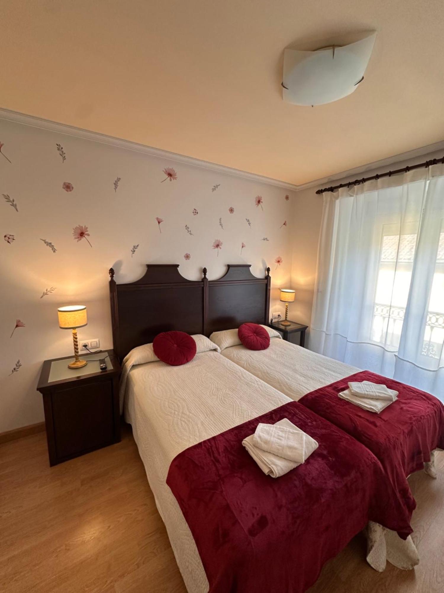 Hotel Y Apartamentos La Lonja Onís Εξωτερικό φωτογραφία